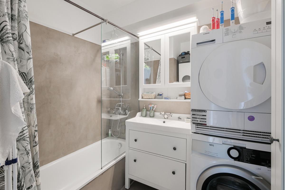 Altitude Cent:  Bel immeuble de rapport 5 unités + garage 