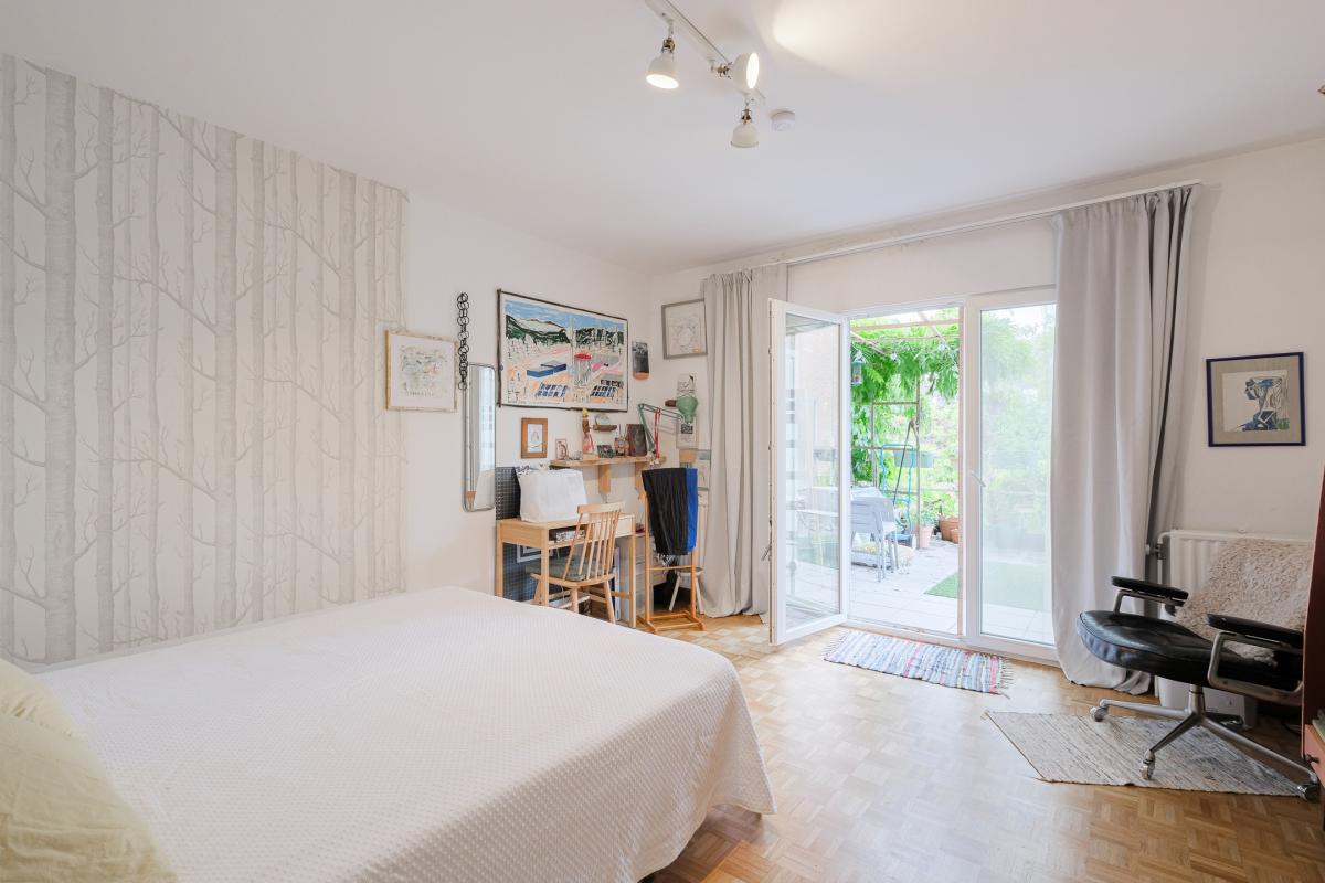 Altitude Cent:  Bel immeuble de rapport 5 unités + garage 