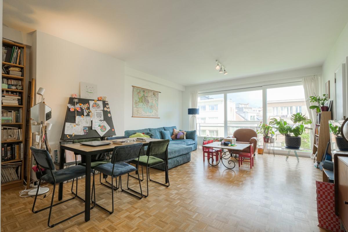 Altitude Cent:  Bel immeuble de rapport 5 unités + garage 