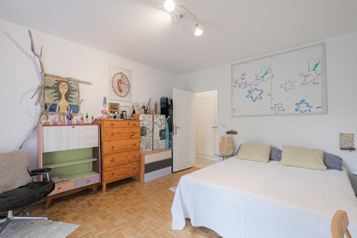 Altitude Cent:  Bel immeuble de rapport 5 unités + garage 