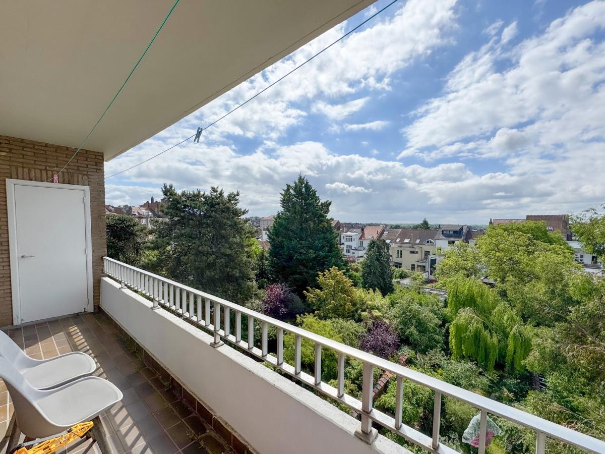 Altitude Cent:  Bel immeuble de rapport 5 unités + garage 