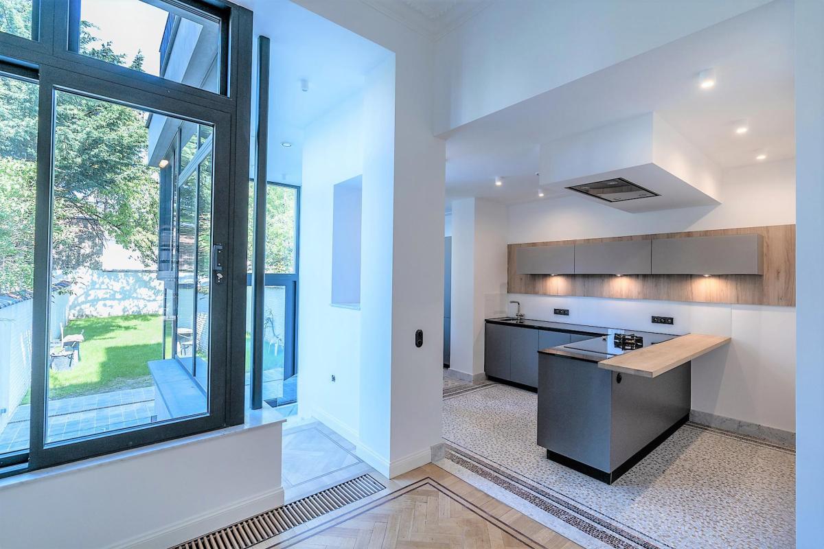 Quartier Européen : Somptueux duplex 3 chambres avec jardin 