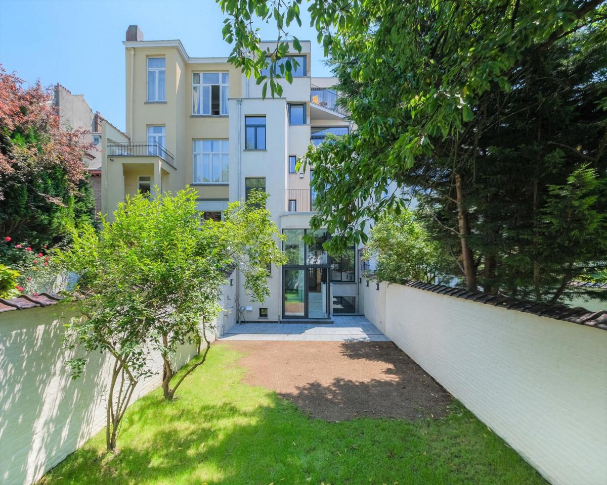 Quartier Européen : Somptueux duplex 3 chambres avec jardin 