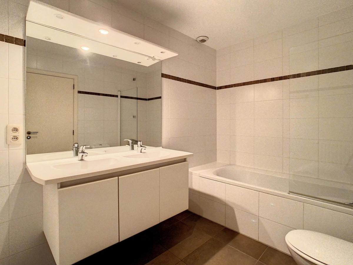 Brugmann Court : Superbe appartement + terrasse + parking
