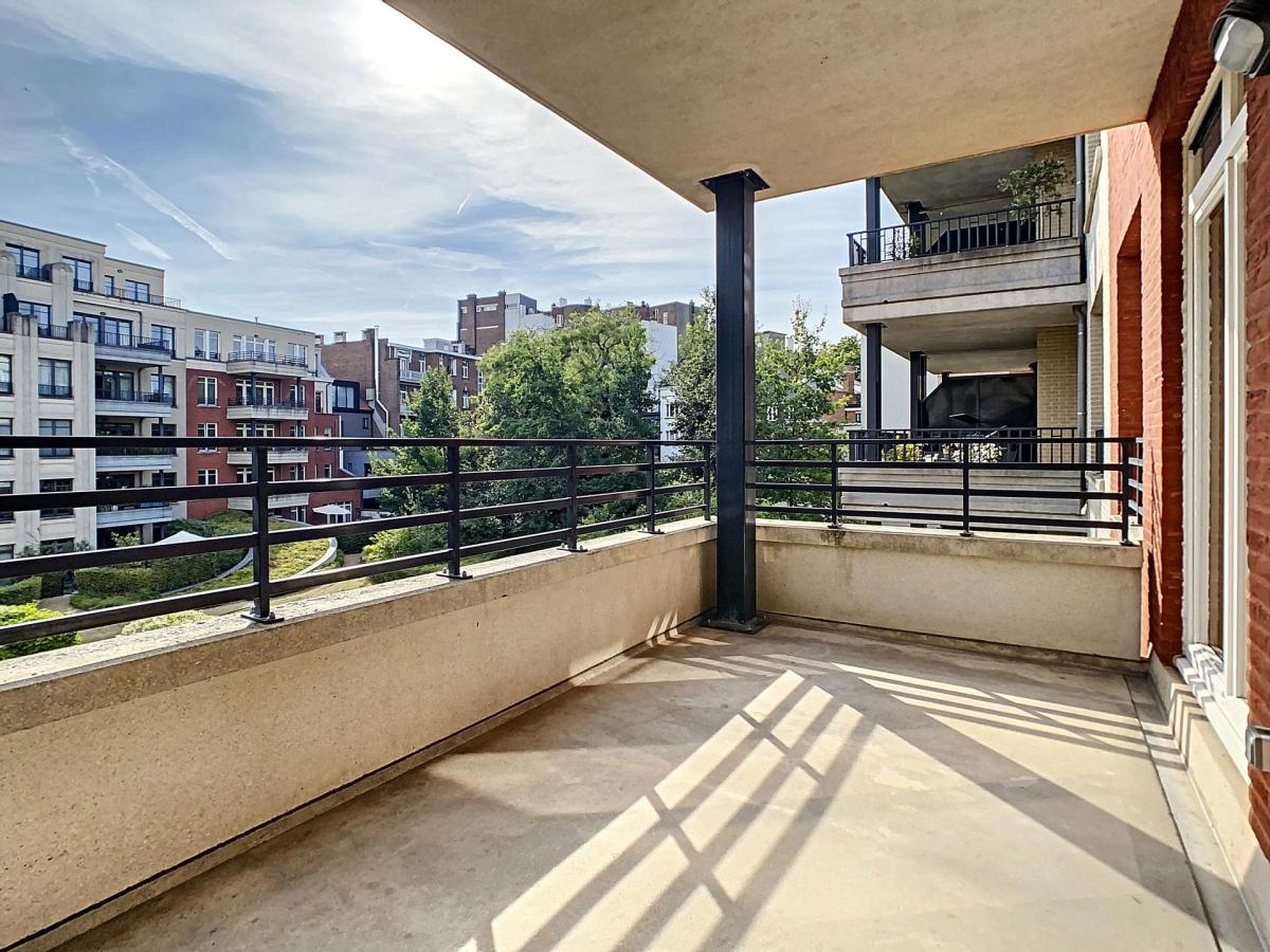 Brugmann Court : Superbe appartement + terrasse + parking