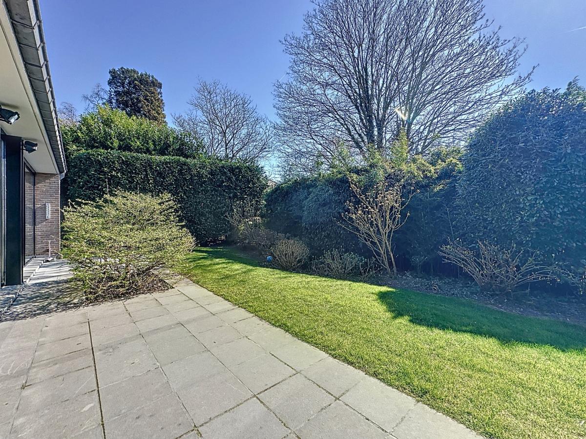 Bosveldweg : Superbe villa avec un vaste jardin + parking