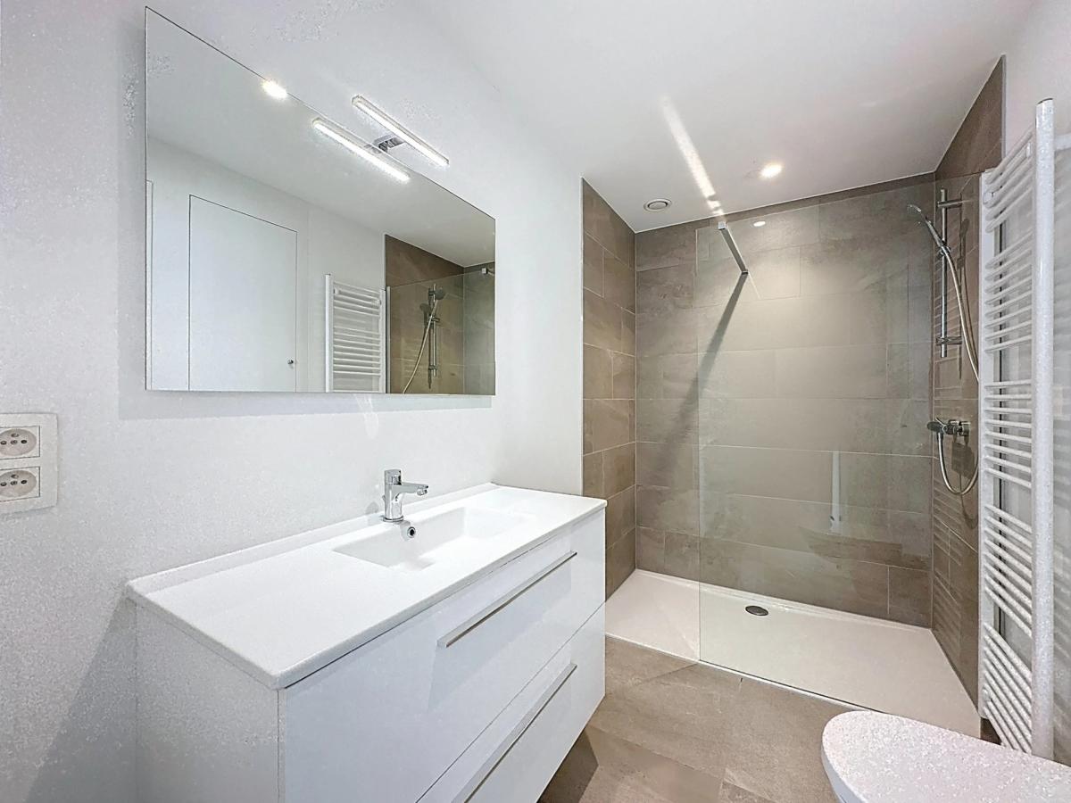 VDK Housing : Magnifique studio neuf + balcon