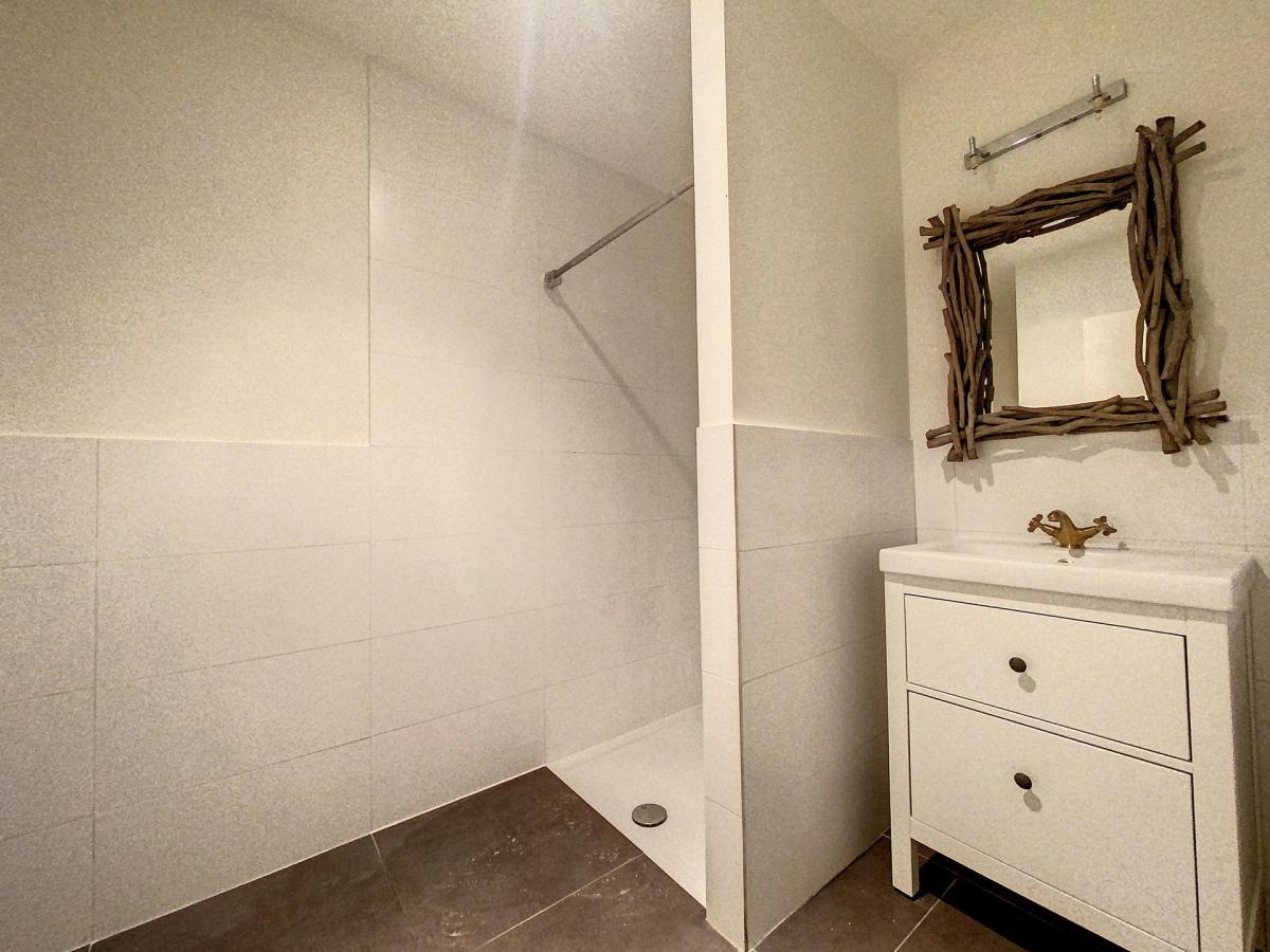 Châtelain/Stéphanie : Superbe duplex rdc avec jardin rénové