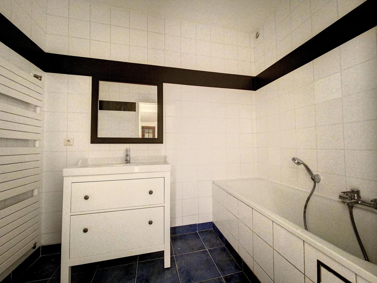 Châtelain/Stéphanie : Superbe duplex rdc avec jardin rénové