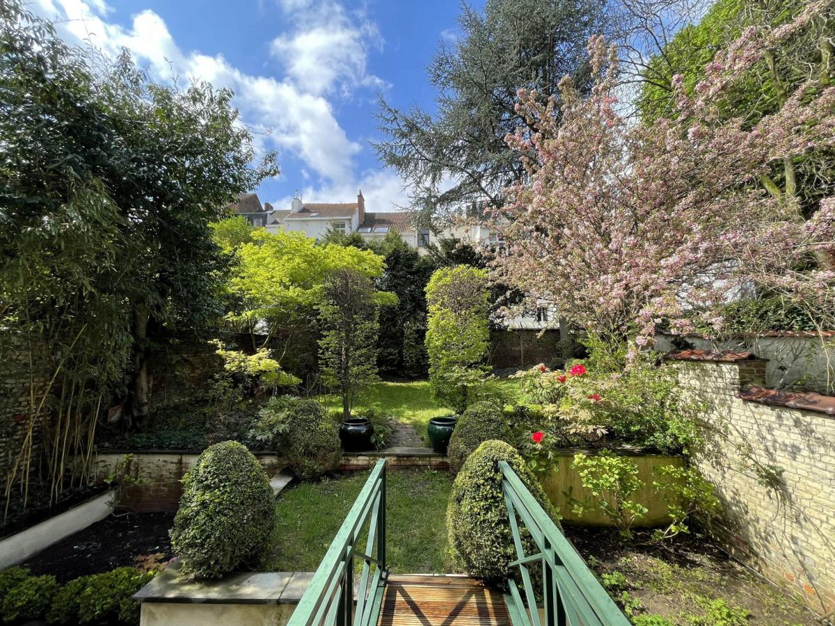 Châtelain/Stéphanie : Superbe duplex rdc avec jardin rénové