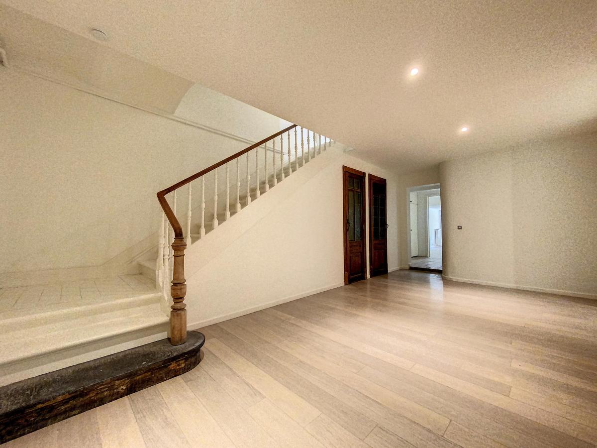 Châtelain/Stéphanie : Superbe duplex rdc avec jardin rénové