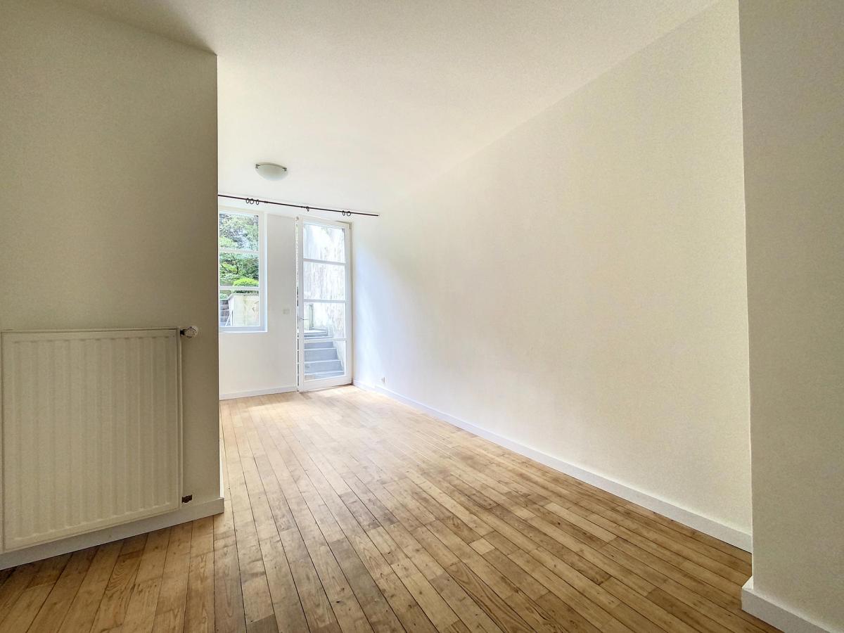 Châtelain/Stéphanie : Superbe duplex rdc avec jardin rénové