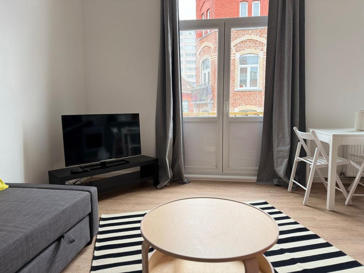 Quartier Européen: Bel appartement 1 chambre meublé + balcon