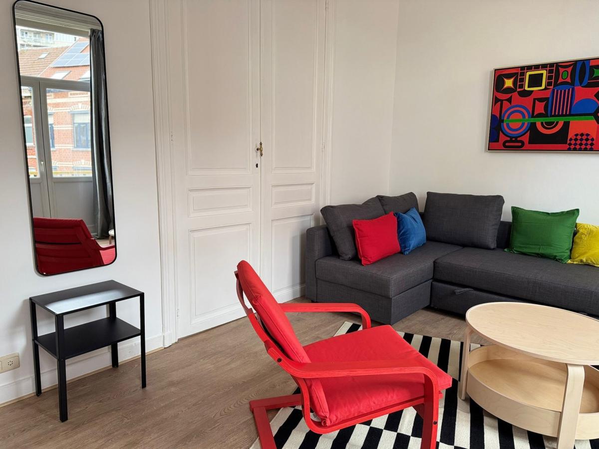 Quartier Européen: Bel appartement 1 chambre meublé + balcon