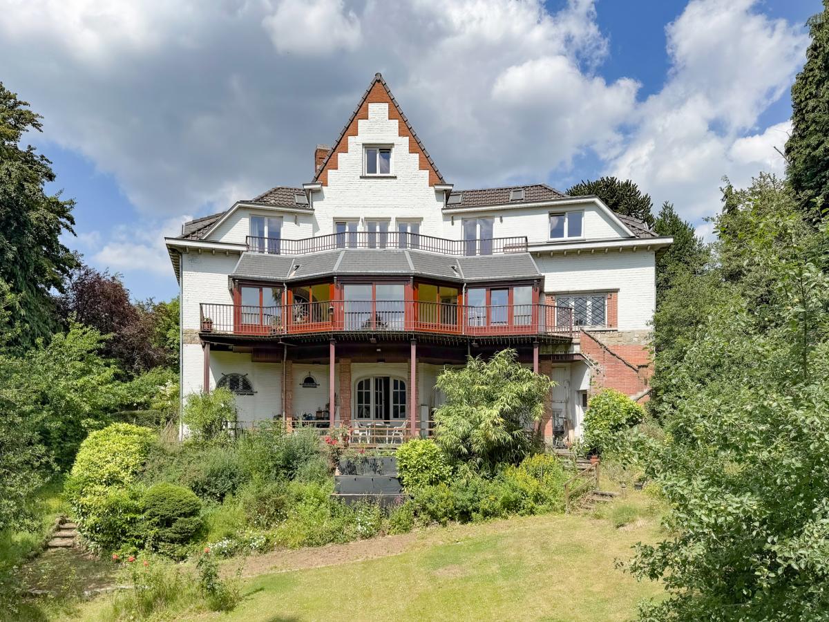 Béchet: magnifique villa, jardin sud, 2 garages, PEB B