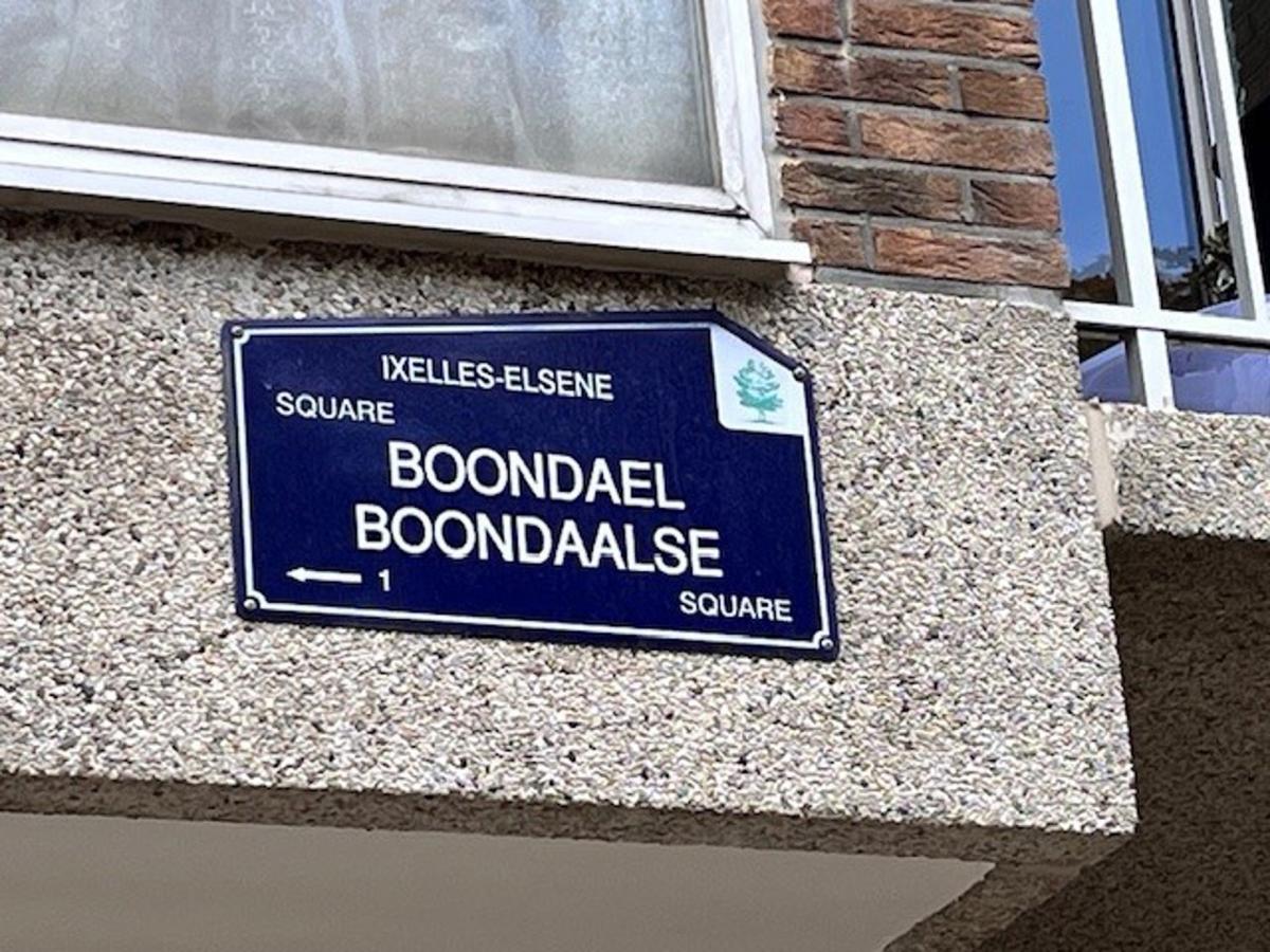 Square de Bondael, garage box fermé à vendre !