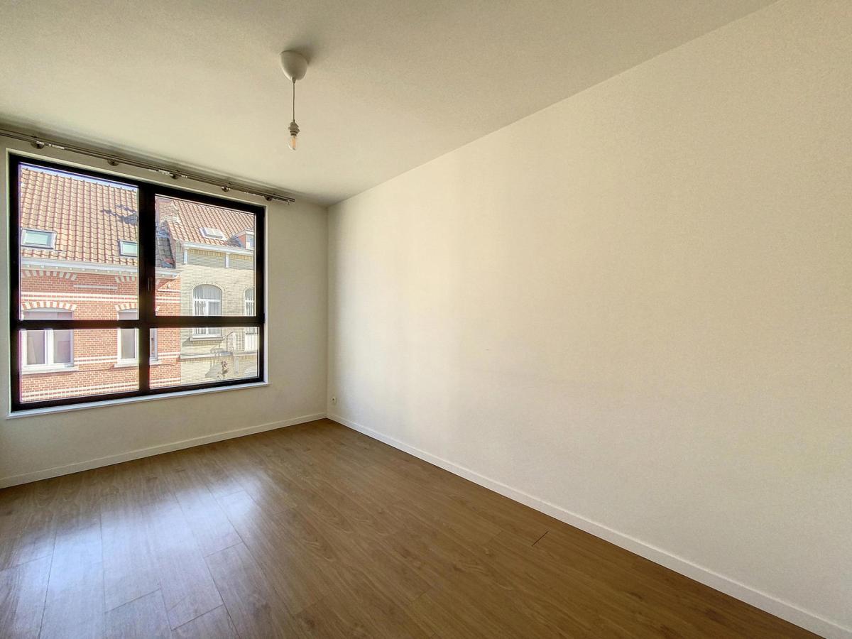 Triomphe : Bel appartement 2 chambres un immeuble récent