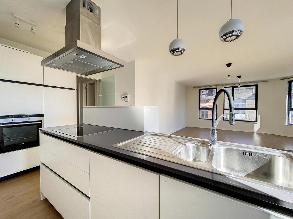 Triomphe : Bel appartement 2 chambres un immeuble récent
