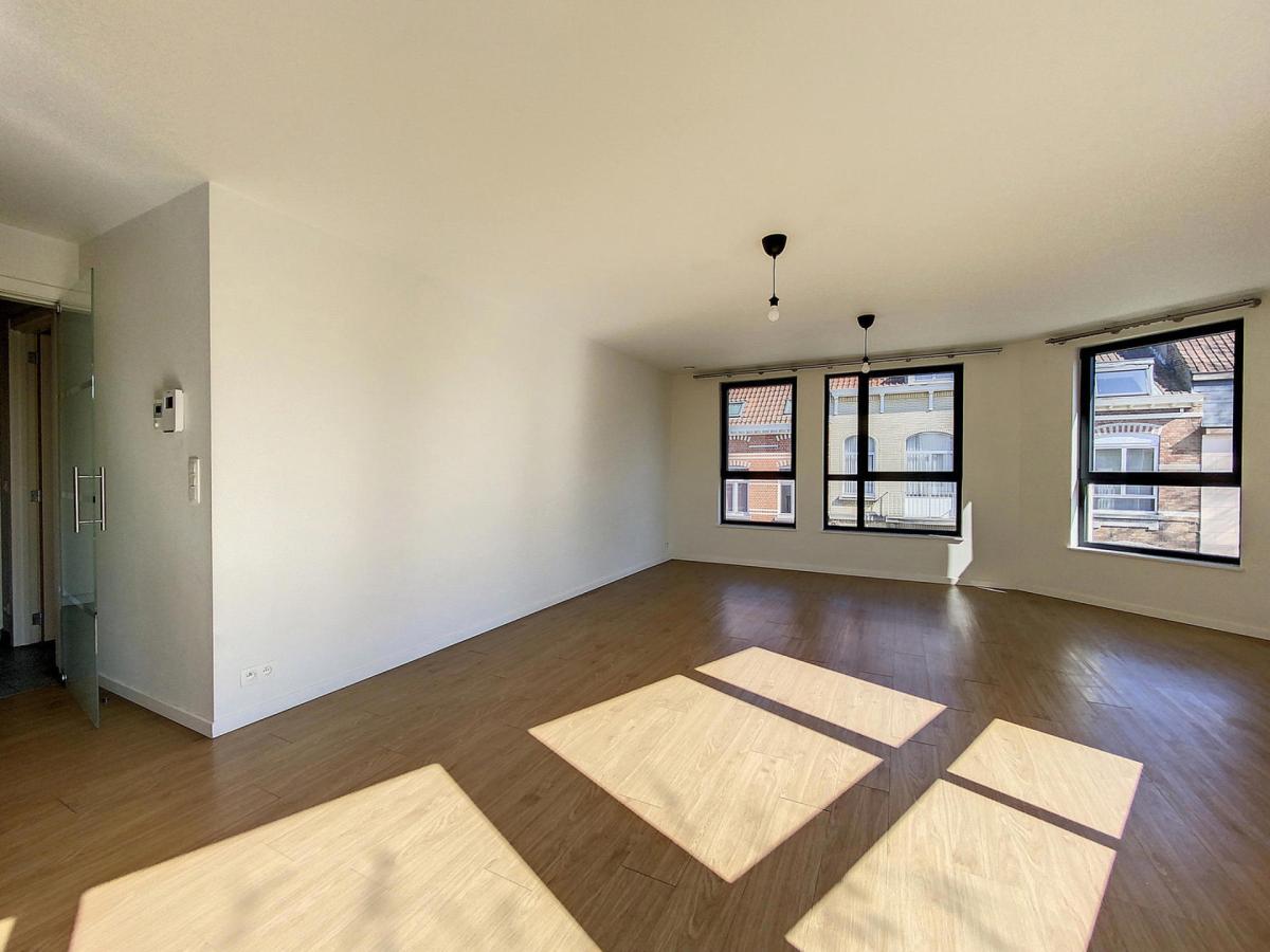 Triomphe : Bel appartement 2 chambres un immeuble récent