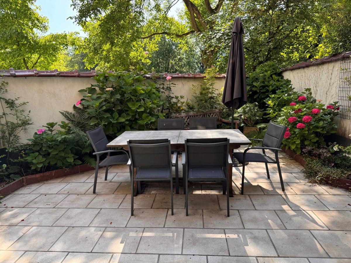 Molière, maison de caractère avec terrasse et garage