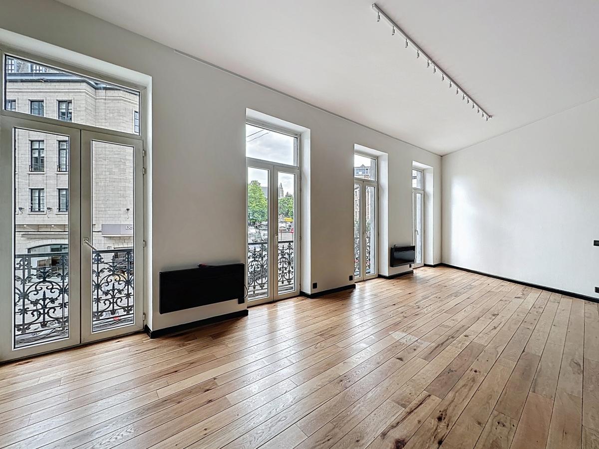 Sablon : Super studio avec balcon