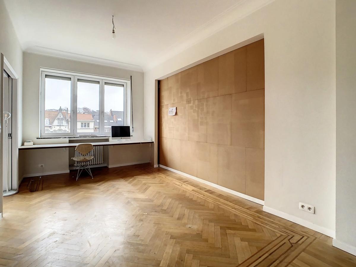 Cambre/ Etoile: Magnifique appartement 2 chambres + bureau 