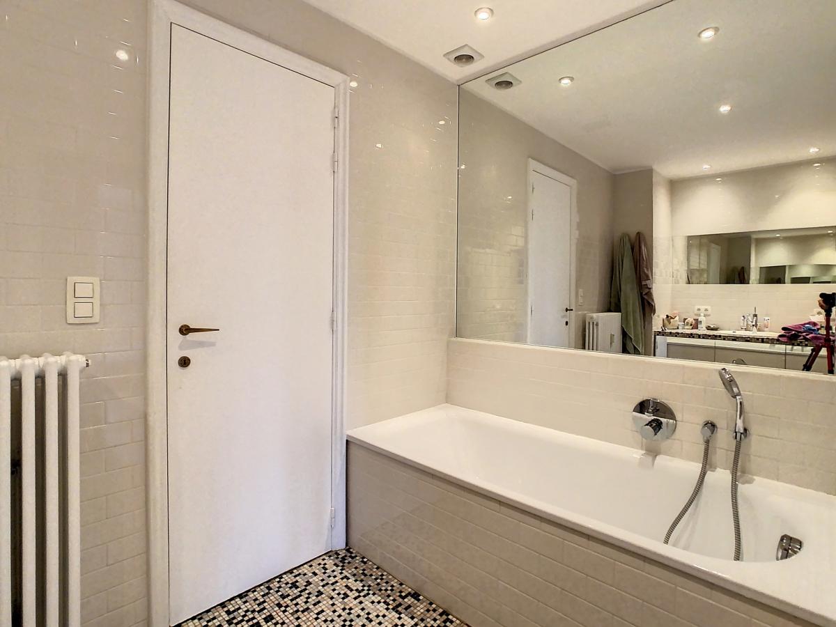 Cambre/ Etoile: Magnifique appartement 2 chambres + bureau 