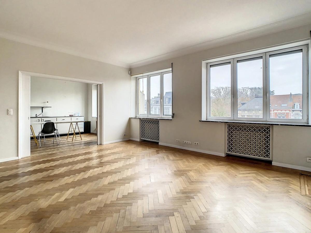 Cambre/ Etoile: Magnifique appartement 2 chambres + bureau 