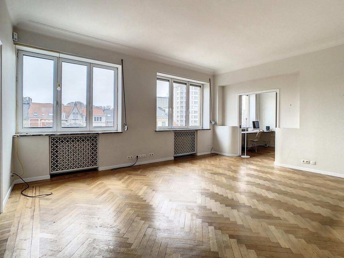 Cambre/ Etoile: Magnifique appartement 2 chambres + bureau 