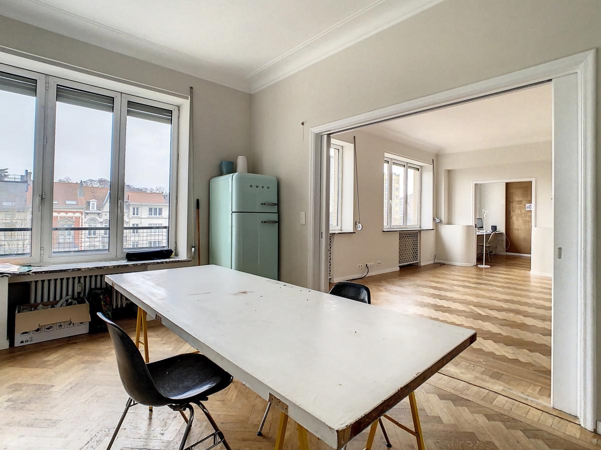 Cambre/ Etoile: Magnifique appartement 2 chambres + bureau 