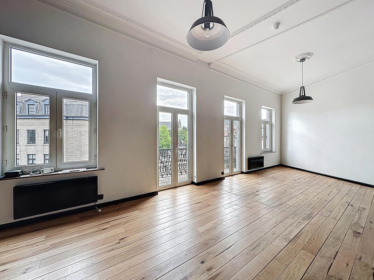 Sablon : Superbe studio avec vue sur la Place
