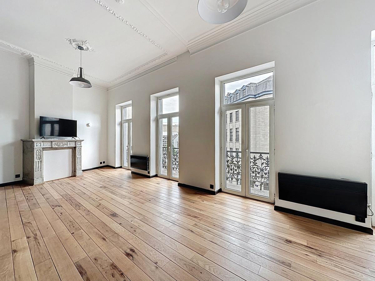 Sablon : Superbe studio avec vue sur la Place
