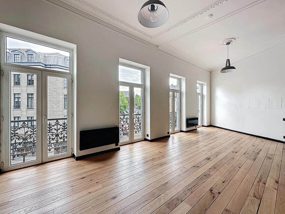Sablon : Superbe studio avec vue sur la Place