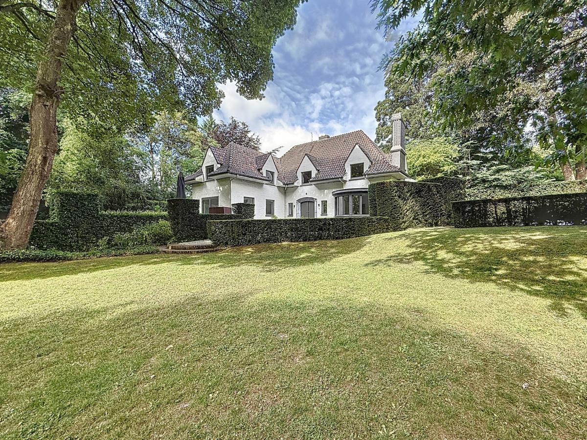Hulpe/BDC : Magnifique villa 5 chambres terrain de 35 ares