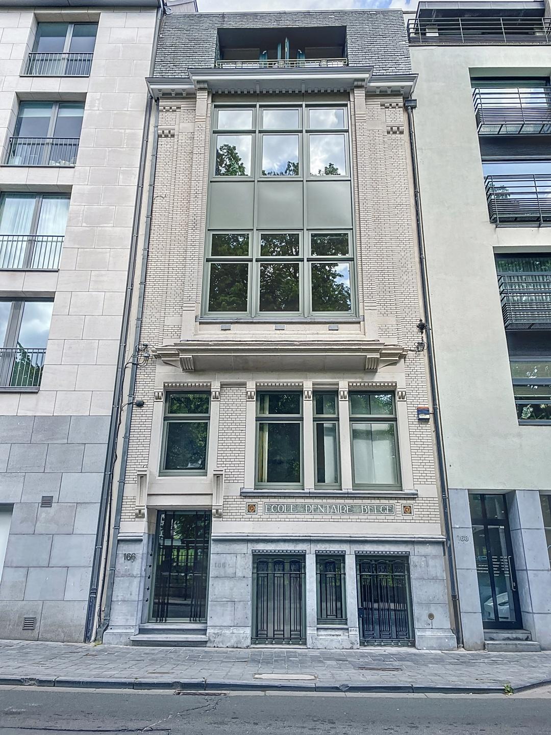 Quartier Européen : Magnifique appartement 2 chambres + bur