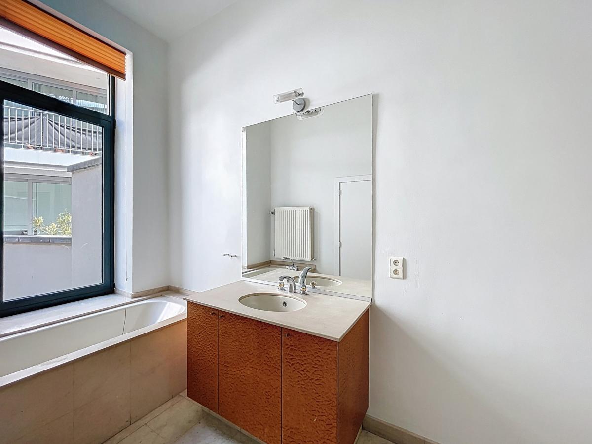 Quartier Européen : Magnifique appartement 2 chambres + bur
