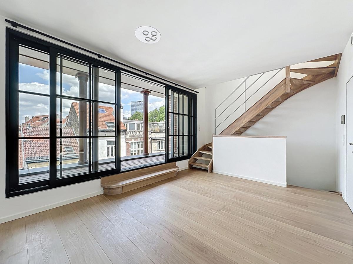 Américaine : Beau quadruplex remis à neuf + terrasses
