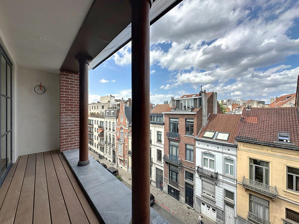 Américaine : Beau quadruplex remis à neuf + terrasses