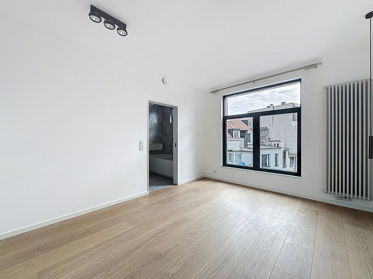 Américaine : Beau quadruplex remis à neuf + terrasses