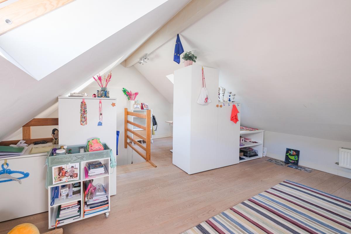 Châtelain : Magnifique arrière maison 3 chambres + bureau 