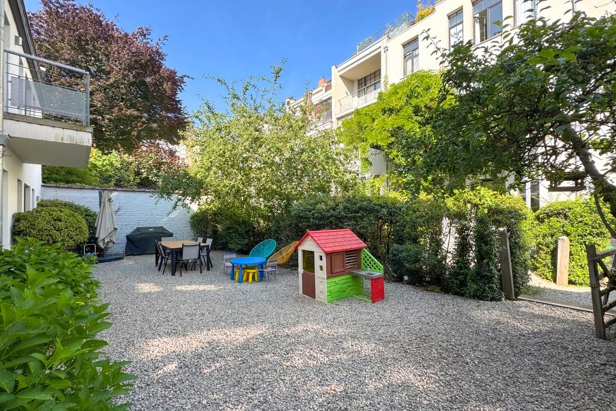 Châtelain : Magnifique arrière maison 3 chambres + bureau 