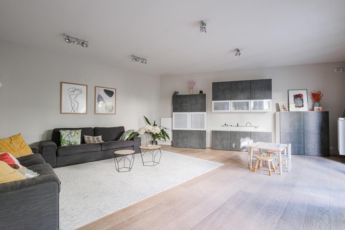 Châtelain : Magnifique arrière maison 3 chambres + bureau 