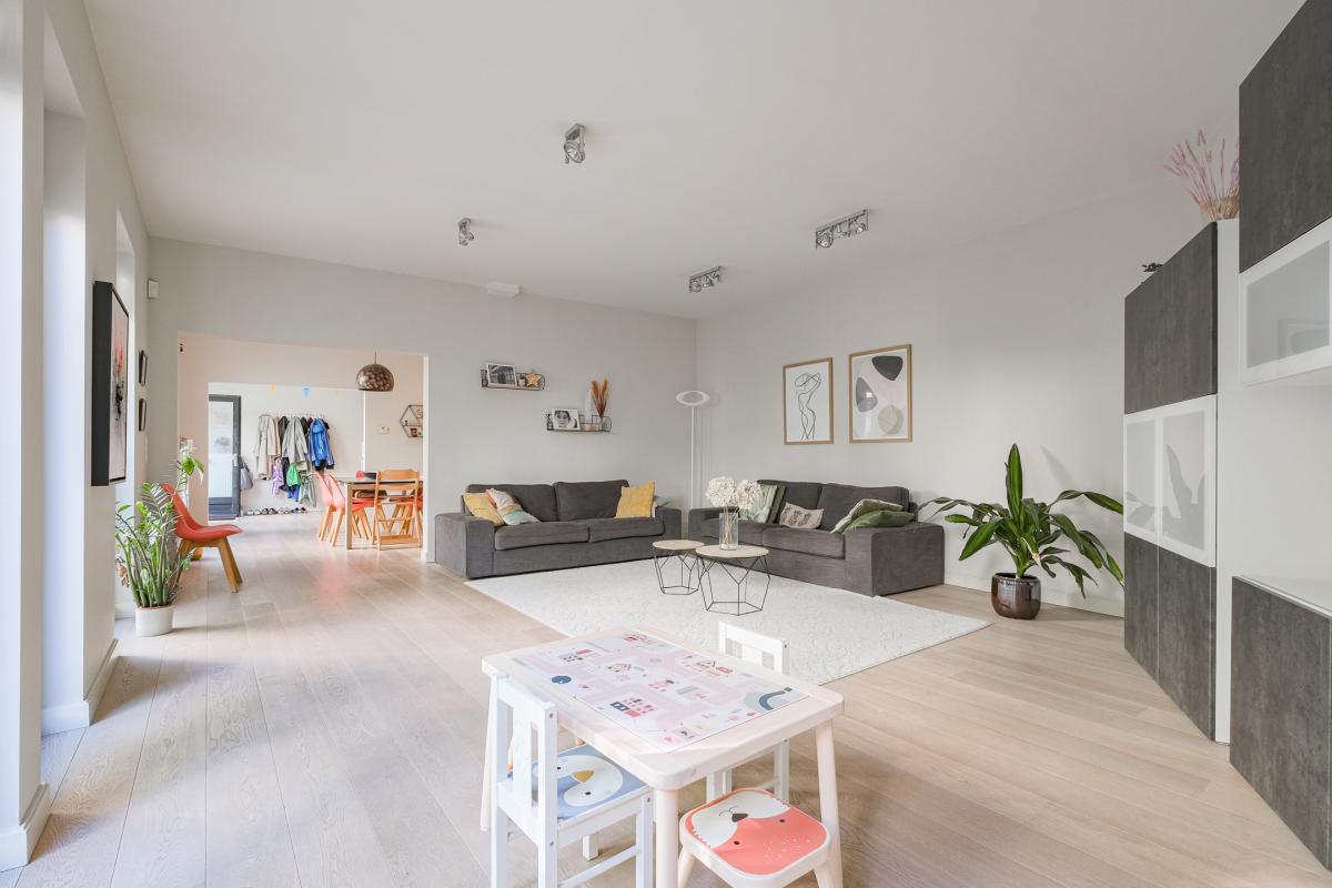 Châtelain : Magnifique arrière maison 3 chambres + bureau 