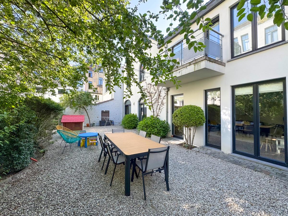 Châtelain : Magnifique arrière maison 3 chambres + bureau 