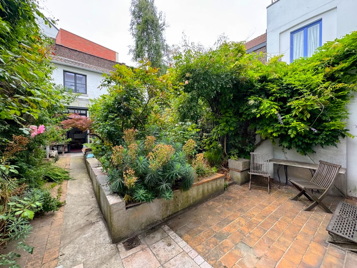 Bruxelles - trois magnifiques maisons avec jardins.