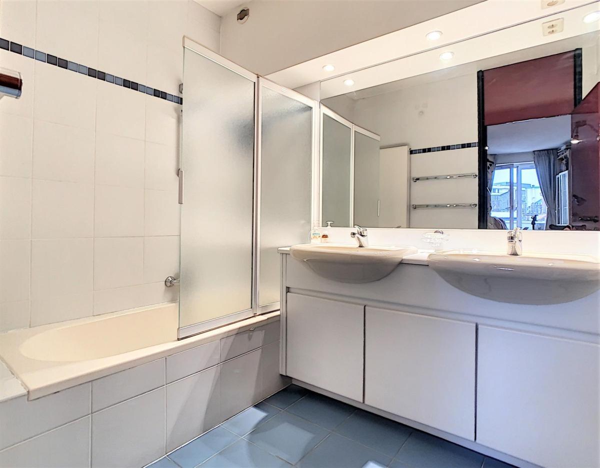 Sablon : Appartement Triplex 3 chambres + terrasse & parking