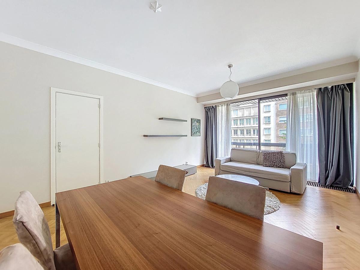 Churchill : Bel appartement meublé avec terrasse.