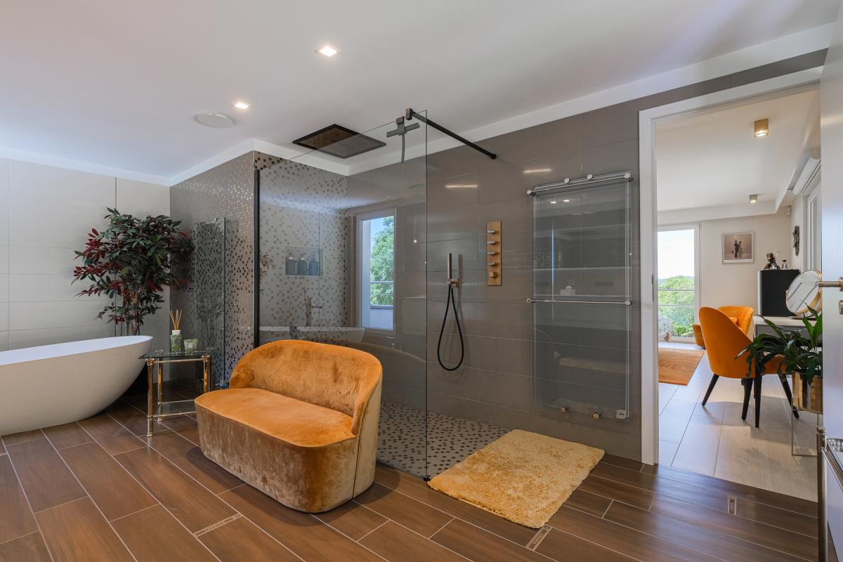 Magnifique villa passive sur terrain de 27 ares avec piscine