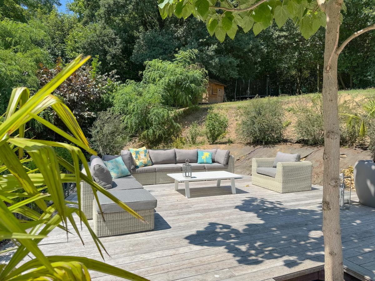 Magnifique villa passive sur terrain de 27 ares avec piscine