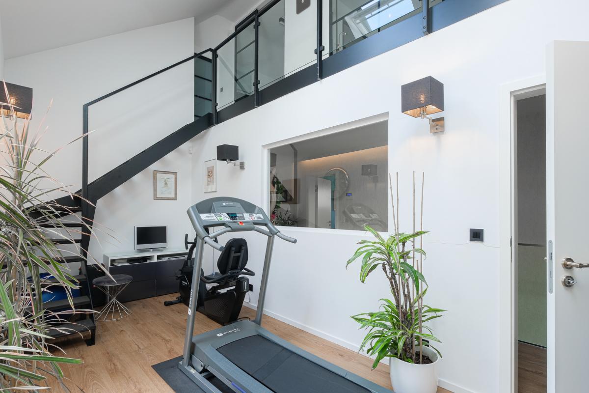 Magnifique villa passive sur terrain de 27 ares avec piscine